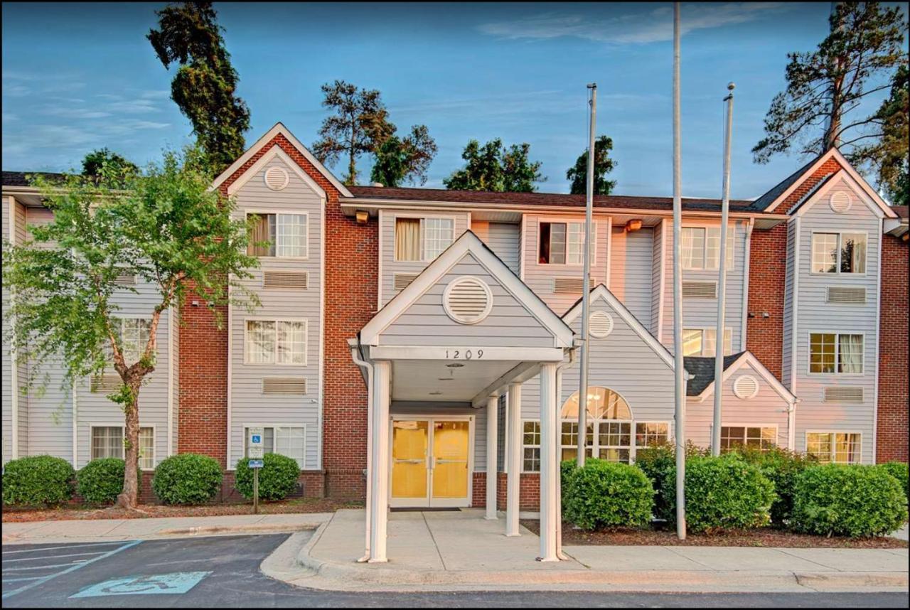 Travelers Inn And Suites Ρόλι Εξωτερικό φωτογραφία