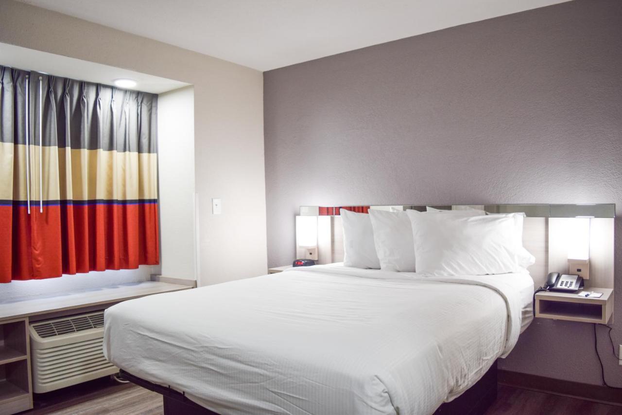 Travelers Inn And Suites Ρόλι Εξωτερικό φωτογραφία