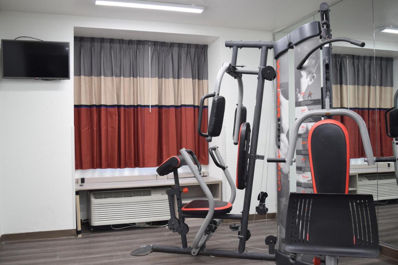 Travelers Inn And Suites Ρόλι Εξωτερικό φωτογραφία
