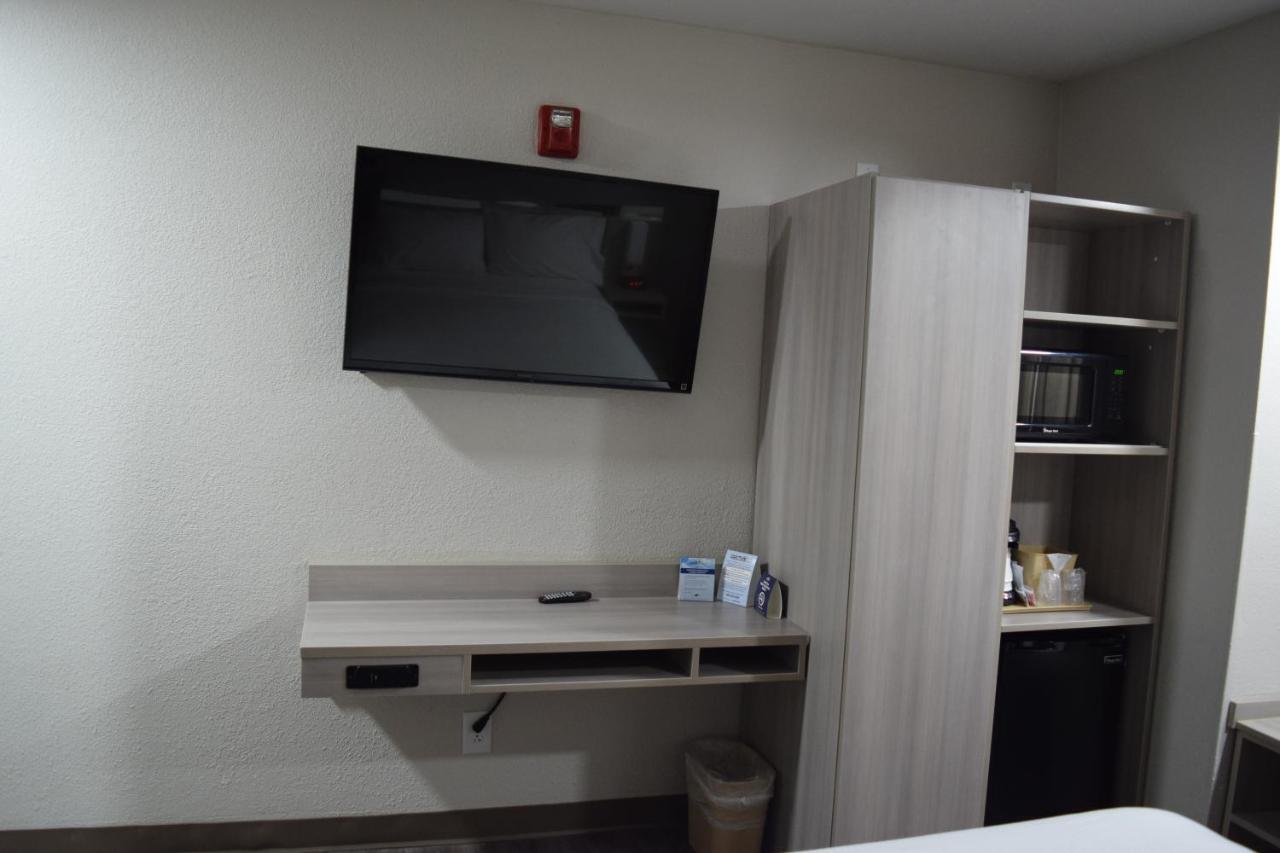 Travelers Inn And Suites Ρόλι Εξωτερικό φωτογραφία