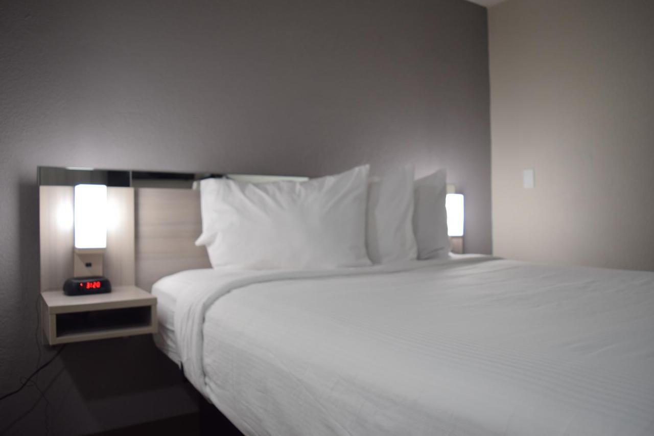 Travelers Inn And Suites Ρόλι Εξωτερικό φωτογραφία