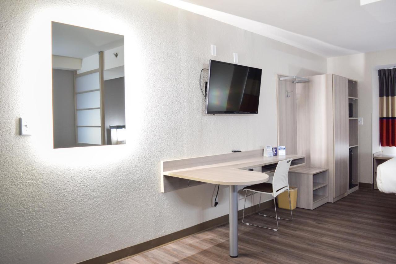 Travelers Inn And Suites Ρόλι Εξωτερικό φωτογραφία