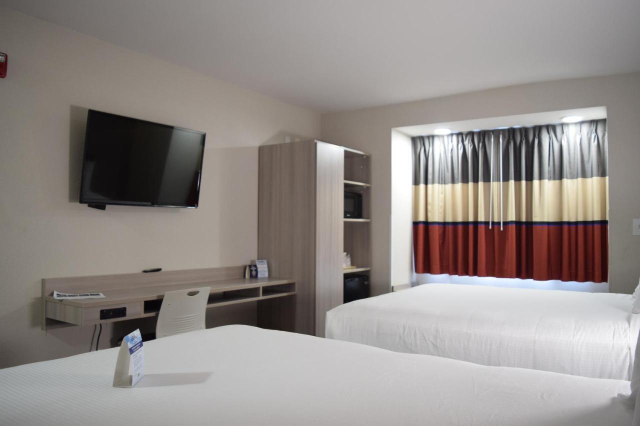 Travelers Inn And Suites Ρόλι Εξωτερικό φωτογραφία