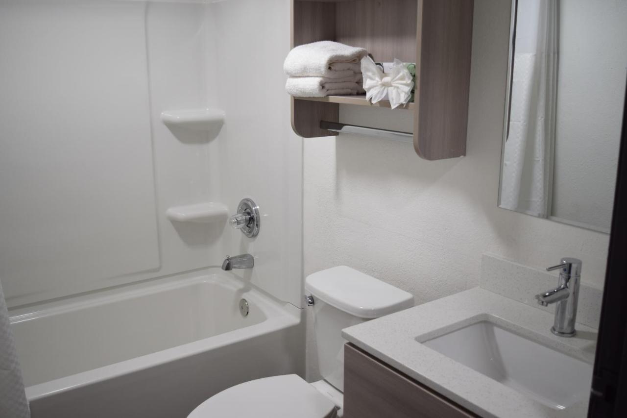 Travelers Inn And Suites Ρόλι Εξωτερικό φωτογραφία