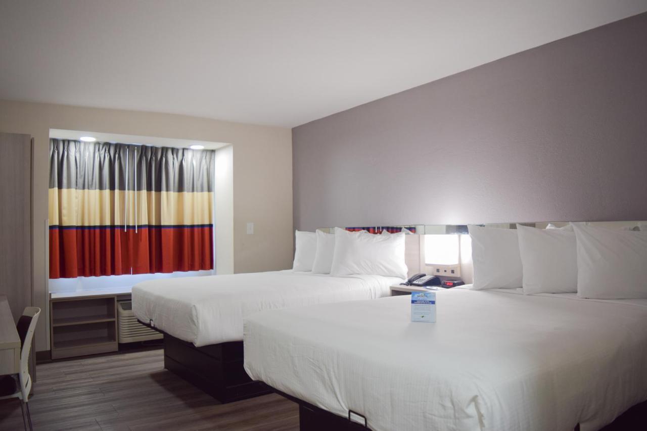 Travelers Inn And Suites Ρόλι Εξωτερικό φωτογραφία