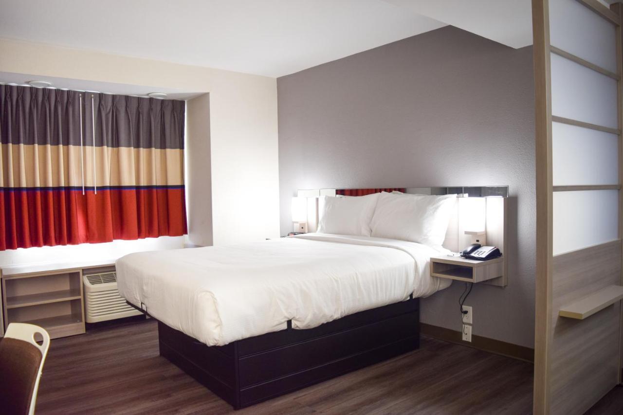 Travelers Inn And Suites Ρόλι Εξωτερικό φωτογραφία