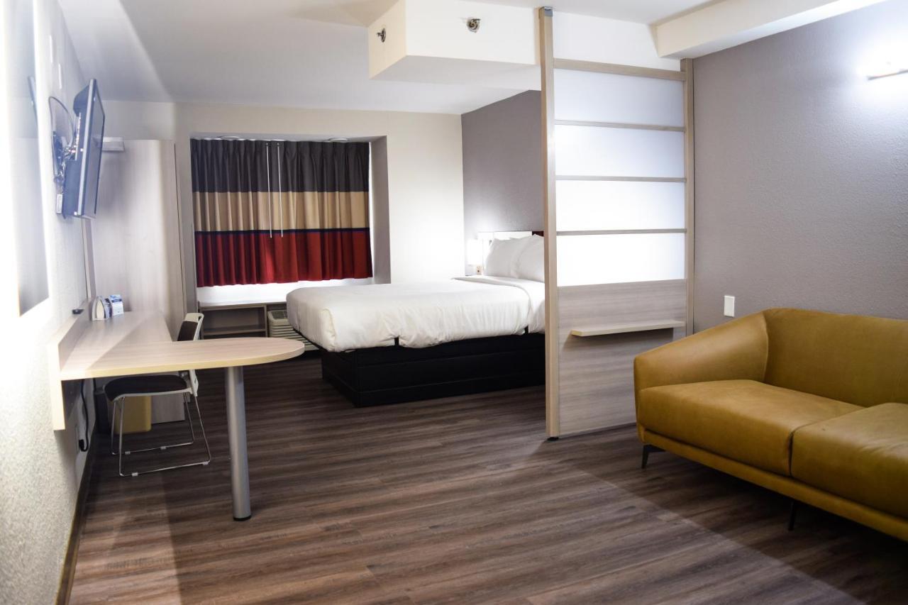 Travelers Inn And Suites Ρόλι Εξωτερικό φωτογραφία
