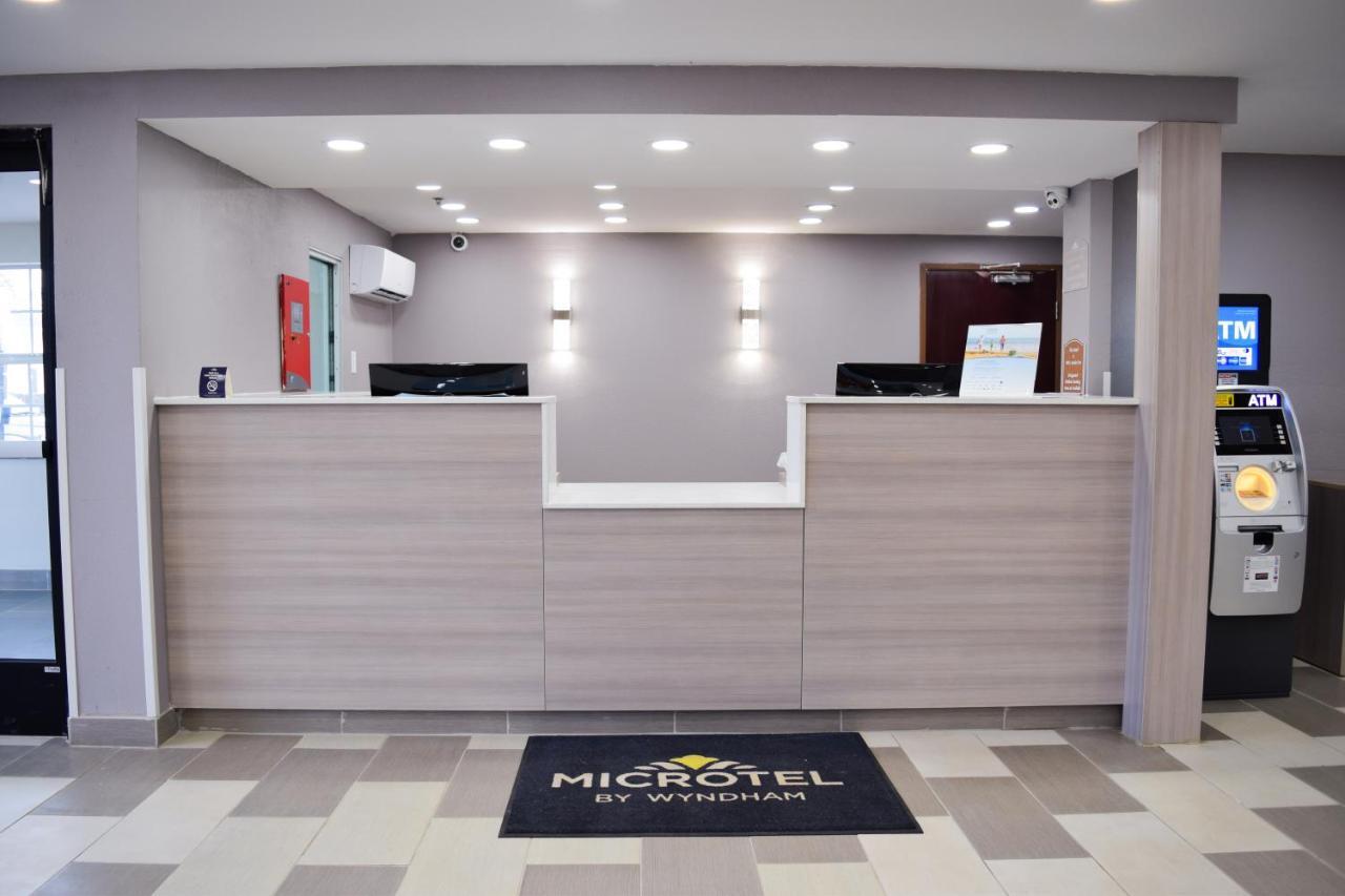 Travelers Inn And Suites Ρόλι Εξωτερικό φωτογραφία